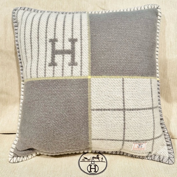 NEW Set of 2 HERMES Avalon Small Baby Pillow Cashmere Gris Perle w/ Receipt - Picture 4 of 10